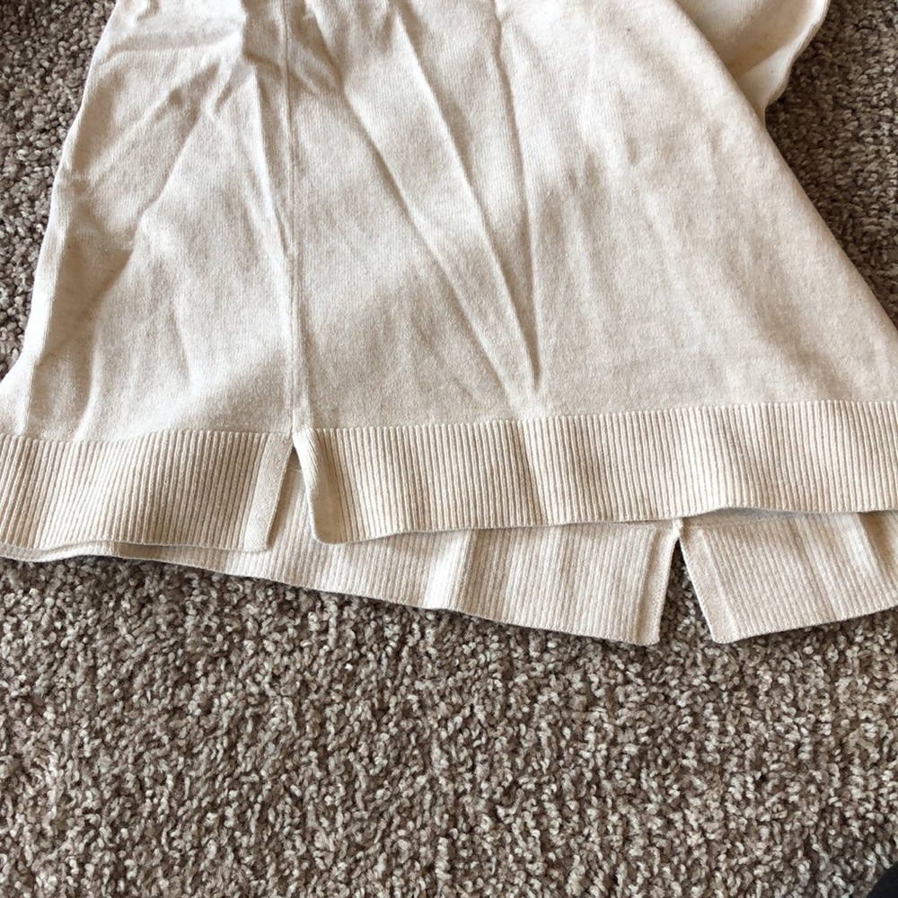 LOFT Sweater - Picture 4 of 4